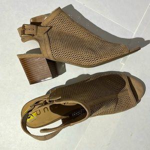 Unisa Anthropologie Unopalo cutout peep toe classic nude heels sandals 9 shoes
